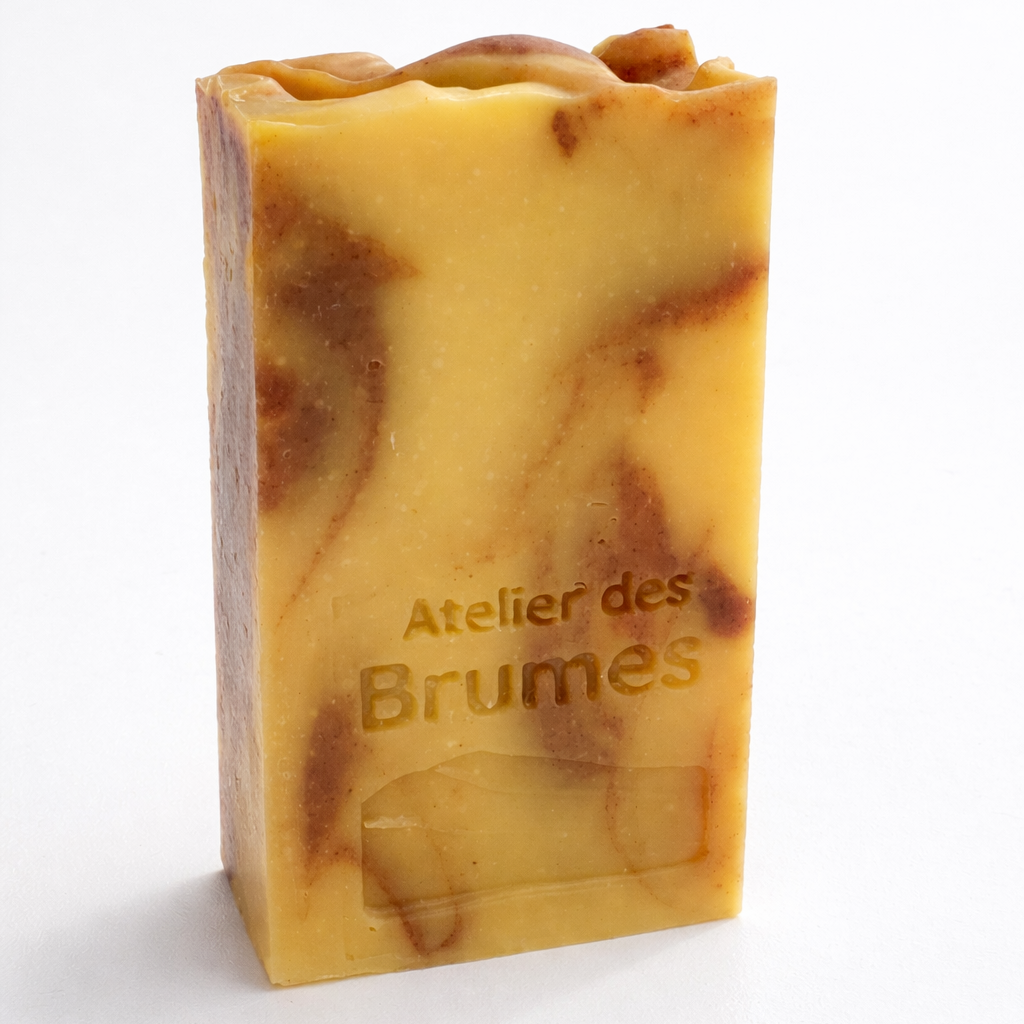 Savon Orange Géranium, de forme rectangulaire, de couleur jaune et orange marbré. 